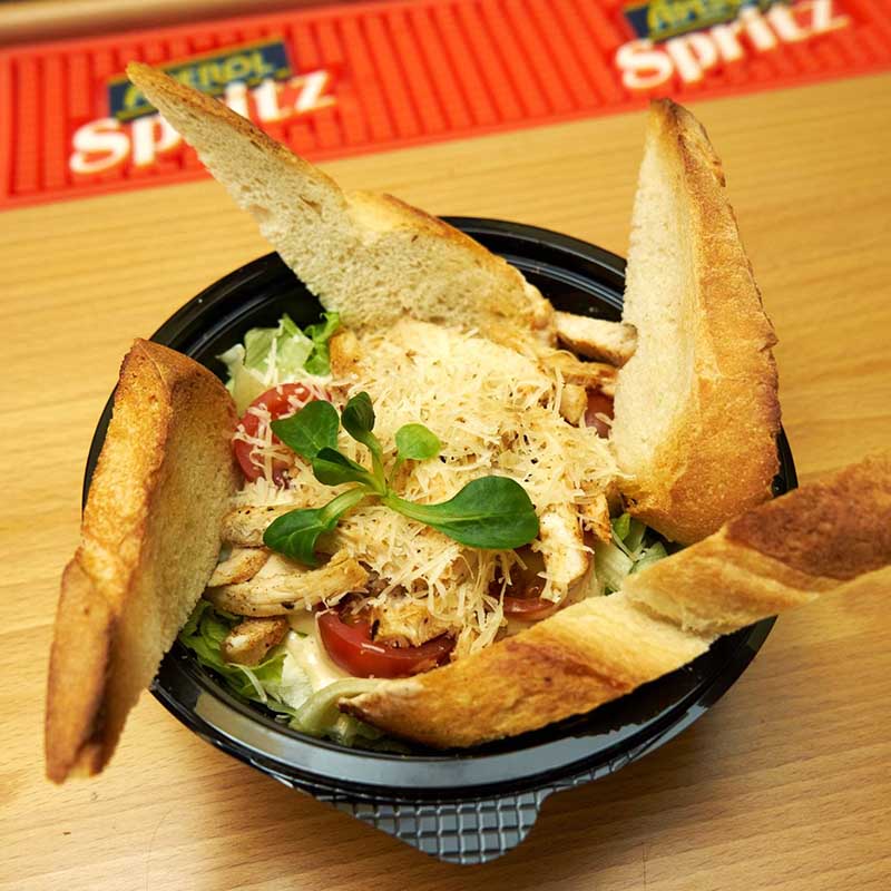 Csirkés Cézár Saláta